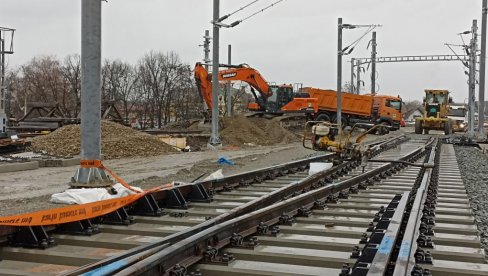ZAPOČET PROGRAM UNAPREĐENJA RADA INFRASTRUKTURA ŽELEZNICE SRBIJE: Za modernizaciju 2,2 milijarde evra ZAPOČET PROGRAM UNAPREĐENJA RADA INFRASTRUKTURA ŽELEZNICE SRBIJE: Za modernizaciju 2,2 milijarde evra