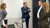 STALNI RADNI ODNOS ZA DUGOGODIŠNJE HONORARCE: Ministar Mihajlo Jovanović u poseti RTV STALNI RADNI ODNOS ZA DUGOGODIŠNJE HONORARCE: Ministar Mihajlo Jovanović u poseti RTV