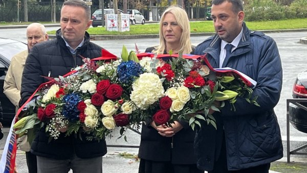 ИСТИ СТАНДАРДИ ДА ВАЖЕ ЗА СРБИЈУ И БиХ: Српска чланица председништва БиХ Жељка Цвијановић положила венац на споменик српским краљевима ИСТИ СТАНДАРДИ ДА ВАЖЕ ЗА СРБИЈУ И БиХ: Српска чланица председништва БиХ Жељка Цвијановић положила венац на споменик српским краљевима
