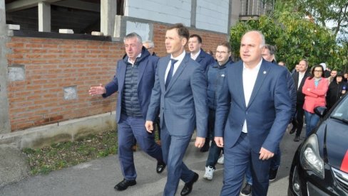 MREŽA DO IDUĆE SEZONE: Ministar Siniša Mali obišao radove na izgradnji gasovodne mreže na Zvezdari MREŽA DO IDUĆE SEZONE: Ministar Siniša Mali obišao radove na izgradnji gasovodne mreže na Zvezdari