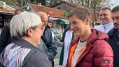 ŽELIMO VIŠE I ZNAMO DA NAŠI LJUDI ZASLUŽUJU JOŠ BOLJE: Brnabić sa građanima na Voždovcu (FOTO)