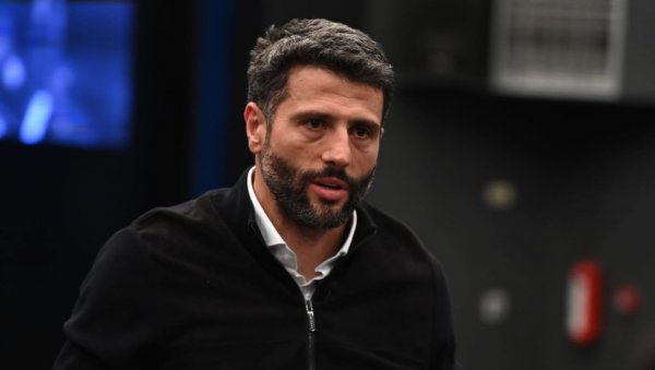 ШАПИЋ НА ЈУБИЛАРНОМ ИЗВОЂЕЊУ МОНОДРАМЕ: „Књига о Милутину” нас тера на дубоко промишљање о жртви наших предака за слободу (ФОТО) ШАПИЋ НА ЈУБИЛАРНОМ ИЗВОЂЕЊУ МОНОДРАМЕ: „Књига о Милутину” нас тера на дубоко промишљање о жртви наших предака за слободу (ФОТО)