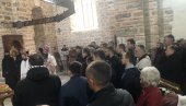 ЗАХВАЛНОСТ КРАЉУ МИЛУТИНУ: У манастирима Грачаница и Бањска служене литургије ЗАХВАЛНОСТ КРАЉУ МИЛУТИНУ: У манастирима Грачаница и Бањска служене литургије