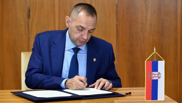 ВИСОКО ОДЛИКОВАЊЕ ЗА ВУЛИНА У МОСКВИ: Орден за сарадњу од директора Федералне безбедносне службе ВИСОКО ОДЛИКОВАЊЕ ЗА ВУЛИНА У МОСКВИ: Орден за сарадњу од директора Федералне безбедносне службе