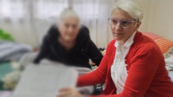 ПАНИК ТАСТЕР ЈОЈ СПАСАО ЖИВОТ: Трстеничанка притиснула уређај умрежен са геронтодомаћицом, а она позвала Хитну помоћ (ФОТО) ПАНИК ТАСТЕР ЈОЈ СПАСАО ЖИВОТ: Трстеничанка притиснула уређај умрежен са геронтодомаћицом, а она позвала Хитну помоћ (ФОТО)