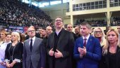 ДО ПОБЕДЕ, СРБИЈА НЕ СМЕ ДА СТАНЕ: Снажне поруке са скупа СНС у Смедереву (ВИДЕО)