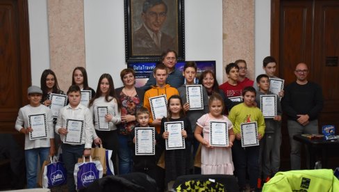 „МАЛИ ПРИНЦ“ НАЈВЕЋА ИНСПИРАЦИЈА ЂАЦИМА: Конкурс за трејлер Народне библиотеке „Јован Поповић“ у Кикинди (ФОТО) „МАЛИ ПРИНЦ“ НАЈВЕЋА ИНСПИРАЦИЈА ЂАЦИМА: Конкурс за трејлер Народне библиотеке „Јован Поповић“ у Кикинди (ФОТО)