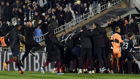 CRNO-BELI SLAVE GOL U 96. MINUTU! Partizan kroz neverovatan triler do pobede protiv Čukaričkog (VIDEO) CRNO-BELI SLAVE GOL U 96. MINUTU! Partizan kroz neverovatan triler do pobede protiv Čukaričkog (VIDEO)