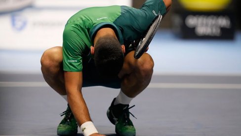TO JE TO! Novak Đoković je izveo šmekerski potez posle istorijske pobede, pa ovako reagovao pred mikrofonom TO JE TO! Novak Đoković je izveo šmekerski potez posle istorijske pobede, pa ovako reagovao pred mikrofonom