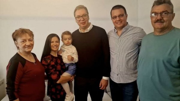 НА ТИКТОК НАЛОГУ ПРЕДСЕДНИКА: Посета породици Станковић из Лесковца, која је одлучила да остане у Србији (ВИДЕО) НА ТИКТОК НАЛОГУ ПРЕДСЕДНИКА: Посета породици Станковић из Лесковца, која је одлучила да остане у Србији (ВИДЕО)