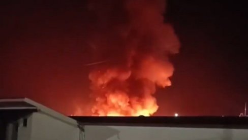 VELIKI POŽAR U JAGODINI: Čuju se detonacije, dim kulja u nebo (VIDEO) VELIKI POŽAR U JAGODINI: Čuju se detonacije, dim kulja u nebo (VIDEO)