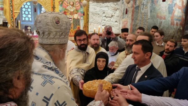 НА КОСОВУ И МЕТОХИЈИ КАО КОД СВОЈЕ КУЋЕ: Требињци пуни утисака након славе Пећке Патријаршије НА КОСОВУ И МЕТОХИЈИ КАО КОД СВОЈЕ КУЋЕ: Требињци пуни утисака након славе Пећке Патријаршије