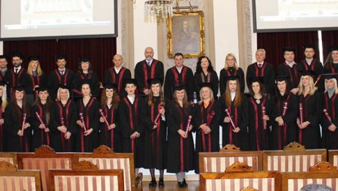 PROMOCIJA 38 DOKTORA NAUKA: Svečanost na Univerzitetu u Beogradu, uručene diplome za najvišeg zvanja za studente pet fakulteta PROMOCIJA 38 DOKTORA NAUKA: Svečanost na Univerzitetu u Beogradu, uručene diplome za najvišeg zvanja za studente pet fakulteta
