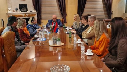DELEGACIJA IZ KAIRA U JAGODINI: Palma predložio razmenu učenika i studenata Srbije i Egipta (FOTO) DELEGACIJA IZ KAIRA U JAGODINI: Palma predložio razmenu učenika i studenata Srbije i Egipta (FOTO)