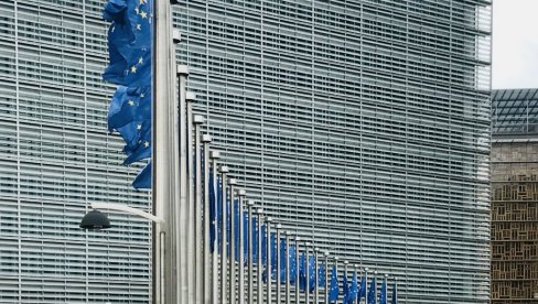 СКАНДАЛ У ЕУ: Европска комисија објавила заставу усташке НДХ (ФОТО)