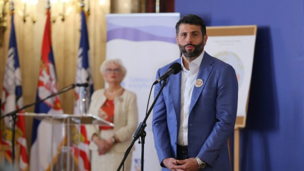 ШАПИЋ: Искуство најстаријих суграђана је важан друштвени ресурс ШАПИЋ: Искуство најстаријих суграђана је важан друштвени ресурс