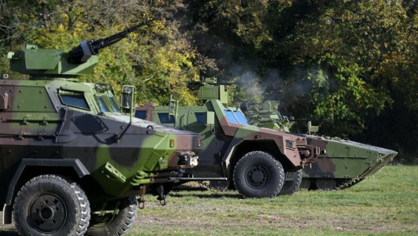 МИНИСТАРСТВО ОДБРАНЕ: Уговори вредни 100 милиона евра за наменску индустрију МИНИСТАРСТВО ОДБРАНЕ: Уговори вредни 100 милиона евра за наменску индустрију
