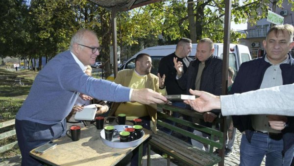 ВЕСИЋ СВРАТИО У МАЛУ ПЛАНУ: Испуњавамо обећања и решавамо проблеме са грађанима (ФОТО) ВЕСИЋ СВРАТИО У МАЛУ ПЛАНУ: Испуњавамо обећања и решавамо проблеме са грађанима (ФОТО)