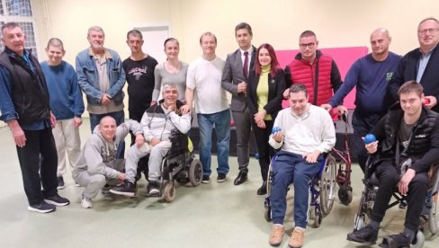 TRENING I ZA INVALIDE: Saradnja Boćarskog kluba i Centra za brigu o starima deci i osobama sa invaliditetom TRENING I ZA INVALIDE: Saradnja Boćarskog kluba i Centra za brigu o starima deci i osobama sa invaliditetom