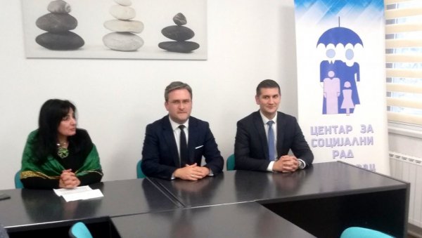 ПРИМЕР ОСТАЛИМ ЛОКАЛНИМ САМОУПРАВАМА: Министар Селаковић посетио Центар за социјални рад у Пожаревцу ПРИМЕР ОСТАЛИМ ЛОКАЛНИМ САМОУПРАВАМА: Министар Селаковић посетио Центар за социјални рад у Пожаревцу