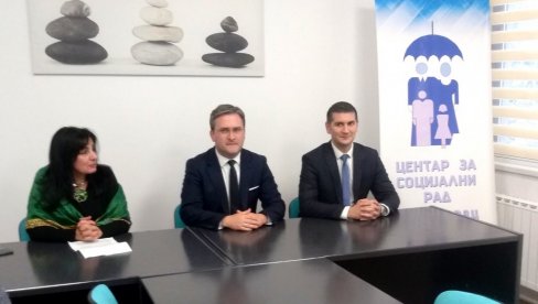PRIMER OSTALIM LOKALNIM SAMOUPRAVAMA: Ministar Selaković posetio Centar za socijalni rad u Požarevcu PRIMER OSTALIM LOKALNIM SAMOUPRAVAMA: Ministar Selaković posetio Centar za socijalni rad u Požarevcu