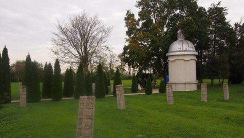 DOLINA SMRTI ZA SRPSKE MUČENIKE: Srpska vojnička groblja svedoci slave, žrtve i herojstva (5) DOLINA SMRTI ZA SRPSKE MUČENIKE: Srpska vojnička groblja svedoci slave, žrtve i herojstva (5)