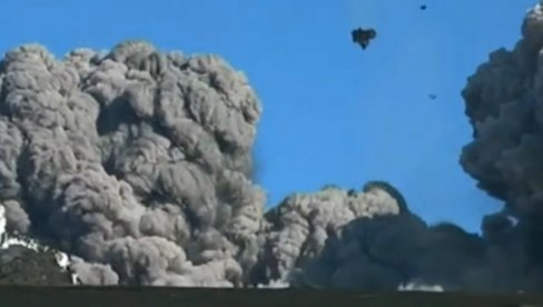 ALARMANTNO NA ISLANDU: Grade se nasipi i odbrambeni zidovi, strah od erupcije raste iz časa u čas (FOTO/VIDEO) ALARMANTNO NA ISLANDU: Grade se nasipi i odbrambeni zidovi, strah od erupcije raste iz časa u čas (FOTO/VIDEO)