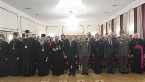 VUČEVIĆ URUČIO SPOMEN-MEDALJE ZA DOPRINOS SISTEMU ODBRANE: Obeležena desetogodišnjica obnove verske službe u Vojsci Srbije (FOTO) VUČEVIĆ URUČIO SPOMEN-MEDALJE ZA DOPRINOS SISTEMU ODBRANE: Obeležena desetogodišnjica obnove verske službe u Vojsci Srbije (FOTO)