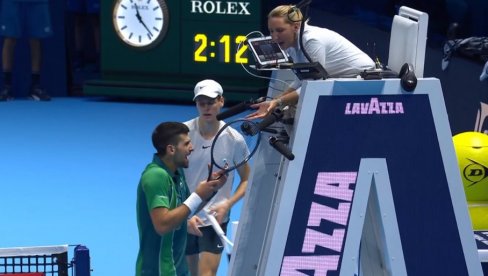 SENZACIJA U TORINU: Novak Đoković izgubio! Srbina nadjačali sjajni Janik Siner, bezobrazna publika i očajne sudije SENZACIJA U TORINU: Novak Đoković izgubio! Srbina nadjačali sjajni Janik Siner, bezobrazna publika i očajne sudije
