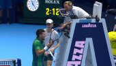 SENZACIJA U TORINU: Novak Đoković izgubio! Srbina nadjačali sjajni Janik Siner, bezobrazna publika i očajne sudije SENZACIJA U TORINU: Novak Đoković izgubio! Srbina nadjačali sjajni Janik Siner, bezobrazna publika i očajne sudije
