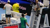 У РЕДУ, ИГРАМО ВЕЧЕРАС НА ОВАЈ НАЧИН! Новак Ђоковић грмео на судију у Торину У РЕДУ, ИГРАМО ВЕЧЕРАС НА ОВАЈ НАЧИН! Новак Ђоковић грмео на судију у Торину