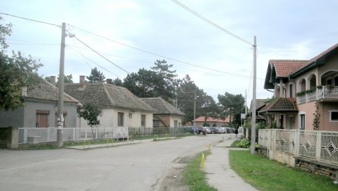 JAVNI POZIV ZA KUPOVINU KUĆA: Stambeno zbrinjavanje izbeglica u Velikom Gradištu JAVNI POZIV ZA KUPOVINU KUĆA: Stambeno zbrinjavanje izbeglica u Velikom Gradištu