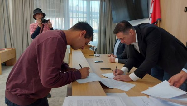 ПОМОЋ УГРОЖЕНИМ ПОРОДИЦАМА: Збрињавање избеглих и расељених лица у Врњачкој Бањи ПОМОЋ УГРОЖЕНИМ ПОРОДИЦАМА: Збрињавање избеглих и расељених лица у Врњачкој Бањи