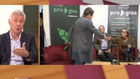 OPOZICIONI UREDNIK: Ja ne bih stavio ruku na panj da Dačić neće izdati Vučića prvom prilikom OPOZICIONI UREDNIK: Ja ne bih stavio ruku na panj da Dačić neće izdati Vučića prvom prilikom
