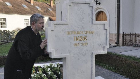 PATRIJARH PAVLE BIO ISPOSNIK 20. VEKA: U manastiru Rakovica sa ocem Đorđem Trajkovićem koji je na KiM dve decenije pratio tadašnjeg vladiku PATRIJARH PAVLE BIO ISPOSNIK 20. VEKA: U manastiru Rakovica sa ocem Đorđem Trajkovićem koji je na KiM dve decenije pratio tadašnjeg vladiku