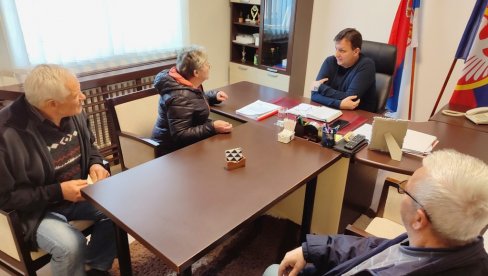 DA ZAKAŽU RANIJE TELEFONOM: Građani Despotovca mogu da razgovaraju sa predsednikom Privremenog organa opštine (FOTO) DA ZAKAŽU RANIJE TELEFONOM: Građani Despotovca mogu da razgovaraju sa predsednikom Privremenog organa opštine (FOTO)