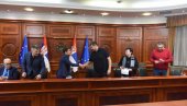 ПОТПИСАН СПОРАЗУМ О ОБУСТАВИ ПРОТЕСТА У ПОШТИ СРБИЈЕ: Ево шта су договорили представници синдиката и премијерка Брнабић (ФОТО)