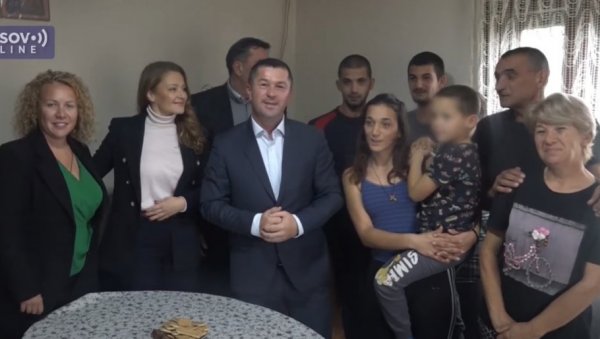 ЛЕПЕ ВЕСТИ ЗА СРБЕ НА КиМ: Обезбеђена средства за изградњу нових кућа за породице Ракићевић и Вуловић (ВИДЕО) ЛЕПЕ ВЕСТИ ЗА СРБЕ НА КиМ: Обезбеђена средства за изградњу нових кућа за породице Ракићевић и Вуловић (ВИДЕО)