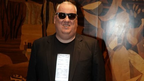 АКО ЖЕЛЕ МОГУ ДА ИДУ МОЈИМ СТОПАМА: Дејан Матић подржаће своју децу уколико пожеле да се баве музиком (ФОТО/ВИДЕО) АКО ЖЕЛЕ МОГУ ДА ИДУ МОЈИМ СТОПАМА: Дејан Матић подржаће своју децу уколико пожеле да се баве музиком (ФОТО/ВИДЕО)