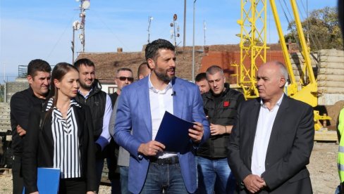 ŠAPIĆ OBIŠAO RADOVE NA MAGISTRALNOM VODOVODU MAKIŠ-MLADENOVAC: Obećan završetak pete faze radova do marta 2024. godine (FOTO) ŠAPIĆ OBIŠAO RADOVE NA MAGISTRALNOM VODOVODU MAKIŠ-MLADENOVAC: Obećan završetak pete faze radova do marta 2024. godine (FOTO)