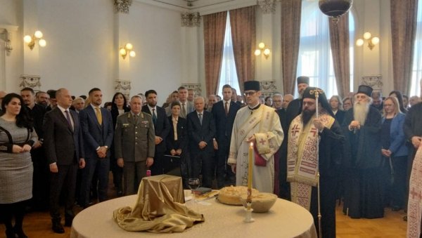 СВЕЧАНО ОБЕЛЕЖЕНА СЛАВА ГРАДА НОВОГ САДА: Капитен фудбалске репрезентације Србије Душан Тадић, славски кум СВЕЧАНО ОБЕЛЕЖЕНА СЛАВА ГРАДА НОВОГ САДА: Капитен фудбалске репрезентације Србије Душан Тадић, славски кум
