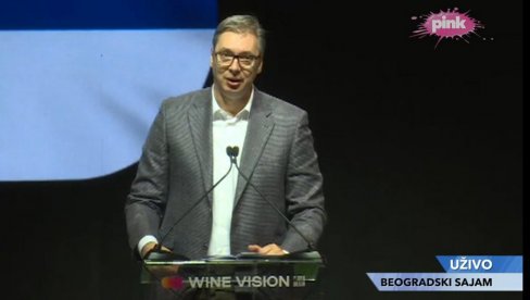 VUČIĆ ZAMOLIO LJUDE IZ BEOGRADA I SRBIJE: Dođite, posetite sve hale, da vidite veličanstvena vina i šta su naši kuvari u stanju da urade VUČIĆ ZAMOLIO LJUDE IZ BEOGRADA I SRBIJE: Dođite, posetite sve hale, da vidite veličanstvena vina i šta su naši kuvari u stanju da urade