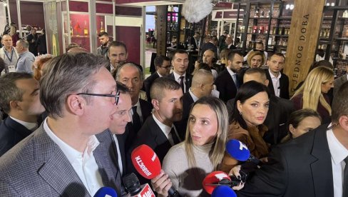 KRATKO I JASNO: Vučić na pitanje Novosti - Svojim gostima služim srpska vina KRATKO I JASNO: Vučić na pitanje Novosti - Svojim gostima služim srpska vina