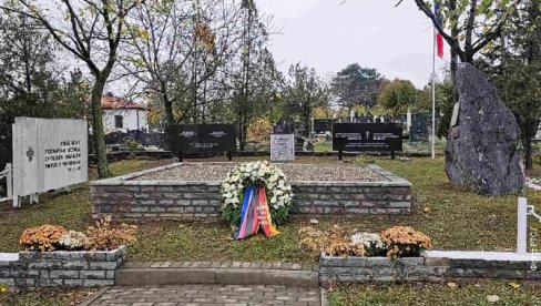DA OBELEŽJE BUDE IZNAD KOSTIJU NAŠIH JUNAKA: Udruženje Srba sa KiM osudilo pomeranja spomen-ploče srpskim vojnicima u Prištini DA OBELEŽJE BUDE IZNAD KOSTIJU NAŠIH JUNAKA: Udruženje Srba sa KiM osudilo pomeranja spomen-ploče srpskim vojnicima u Prištini
