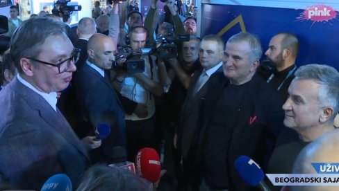 KAKO JE NOVAK IGRAO DANAS? Sjajan razgovor koji su imali Aleksandar Vučić i Srđan Đoković KAKO JE NOVAK IGRAO DANAS? Sjajan razgovor koji su imali Aleksandar Vučić i Srđan Đoković