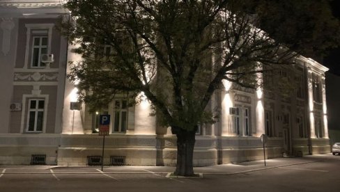 VELIKO GRADIŠTE: Opštinska zgrada, spomenik kulture, dobila dekorativnu rasvetu