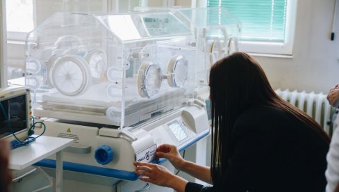 PODRŠKA MALIM HEROJIMA TRAJE VIŠE OD DECENIJE: Mozzart donirao 30 inkubatora širom Srbije PODRŠKA MALIM HEROJIMA TRAJE VIŠE OD DECENIJE: Mozzart donirao 30 inkubatora širom Srbije
