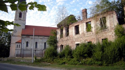 PRŽILI IH STRUJOM, SEKLI I SIPALI SO NA RANE: Trideset dve godine od zločina u Kipu i Klisi za pet tela još se traga PRŽILI IH STRUJOM, SEKLI I SIPALI SO NA RANE: Trideset dve godine od zločina u Kipu i Klisi za pet tela još se traga