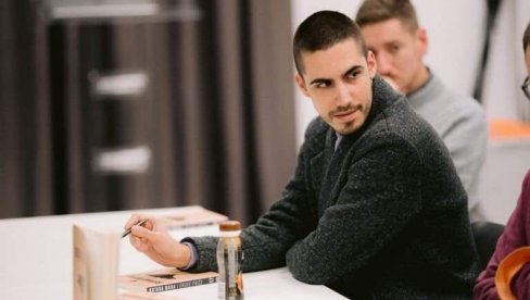 O SVEŠTENICIMA I LGBT ZAJEDNICI: Nagrada za toleranciju kolumnisti Stefanu Mihajlovskom iz Plandišta O SVEŠTENICIMA I LGBT ZAJEDNICI: Nagrada za toleranciju kolumnisti Stefanu Mihajlovskom iz Plandišta