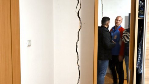 КИША ТОПИ ТЕМЕЉЕ КУЋА У НОВОГРАДСКОЈ: Још се не зна ко је одговоран за оштећења на домовима у земунској улици (ФОТО) КИША ТОПИ ТЕМЕЉЕ КУЋА У НОВОГРАДСКОЈ: Још се не зна ко је одговоран за оштећења на домовима у земунској улици (ФОТО)